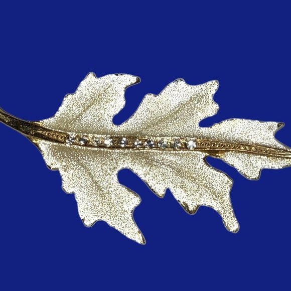 Women's Oak Leaf Pin Brooch with Rhinestones - Picture 1 of 10